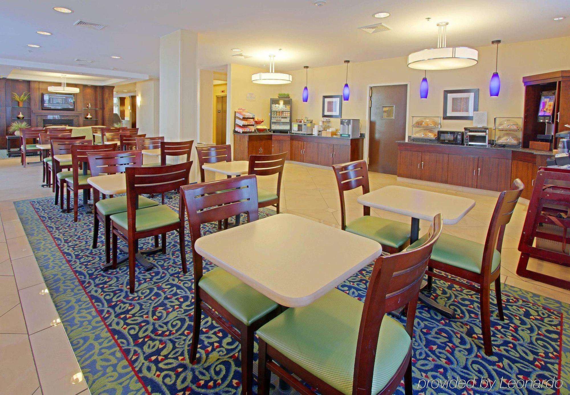 Fairfield Inn & Suites By Marriott New York Long Island City/Manhattan View Restaurant photo